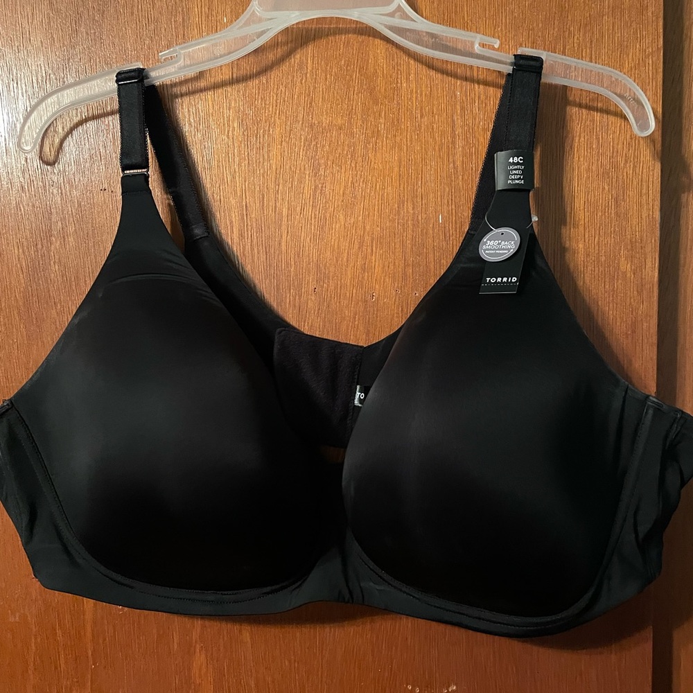 Wire-Free Plunge Lightly Lined Smooth 360° Back Smoothing ™
Bra